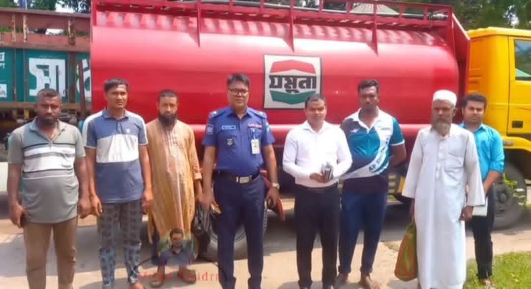 সাত হাজার লিটার পেট্রোলসহ ৪ জন আটক সাতক্ষীরায়